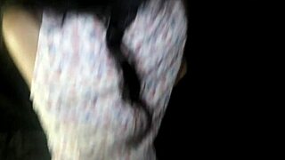 Echtes brünettes Latina-Paar rollt Oral, Vaginal und Anal mit fetten Schwänzen und saftigen Titten