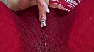 frotando mi coño a través de leggins hasta mojarlos con dirty talk sucia