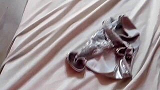 sumisa latina madura chupa verga en bedroom y recibe semen adentro de su culo homemade 😘💦 tetas naturales