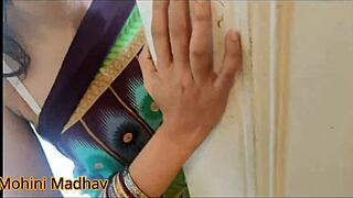 wanna fuck store stranger in green saree like me?