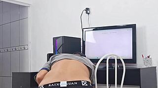 Safada Flashes Technician Without Panties In Public Housewife Exhibition