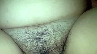 Minha bucetinha apertada implora pau peludo dentro dela agora!!