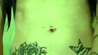 hey mom watch emy angel show off her tiny body?