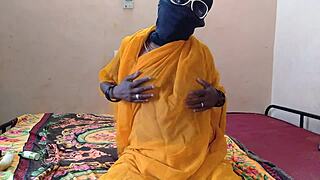 horny desi auntie's wet chut gets fingered hard at wedding 😈💦