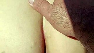 Mexicana puta flashes ass in public for strangers to grope freely?