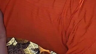 Milf Cougar Moans in Ecstasy from Foot Fetish Pounding!