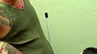 se tem um corno mais feliz é esse vendo a putaria