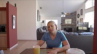 friends hot mom joslyn jane gives sensual massage then rides