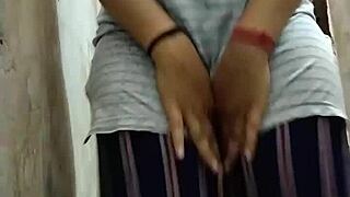 indian girl riya thakur baths and films fun video for boyfriend 😊🛁