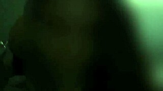 cette chienne suce ma bite au réveil sans s'arrêter