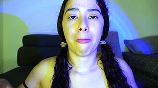 hi im elena alone at home wanna see my meaty pussy dirty talk?? 😘💋