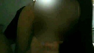 cette chienne suce ma bite au réveil sans s'arrêter