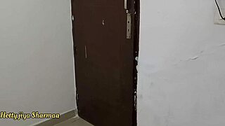 lonely indian housewife seduces painter for dirty outdoor missionary creampie ride