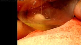 Webcam Girl Pees Outdoor in Public Amateur Show – Dare You Watch Her Squirt?!!