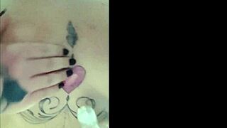 gostosa cavala teases stripping big ass clit huge gg red