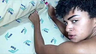 Ei casada safada seu bucetão aguenta mais uma leitada do meu pau enorme na moto?