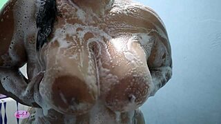 wanna see chubby colombian milf masturbate her wet pussy til massive squirt? 