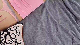 😏 cute babe's pretty ass tease got me so hard already!