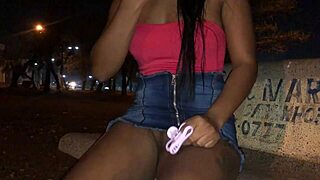 safada casada spots stranger outdoors and bangs him wild 🔥😈