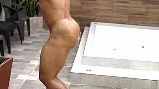 Muscular bodybuilder milf strips nude flexing during intense outdoor workout session