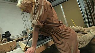 wanna fuck this big tits milf mommy and cum all over her shaved pussy?