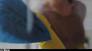 Hey, ever wonder what Richelle Ryan hides in those secret PervMom photos with Tyler Cruise?