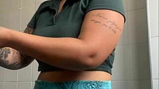 swollen pussy flash drives exhibitionist thrill