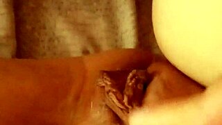 si apre la fica all'alba per un milf matura bollente?