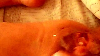 si apre la fica all'alba per un milf matura bollente?