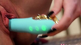 veronica fingers her wet shaved pussy with blonde toy till she squirts