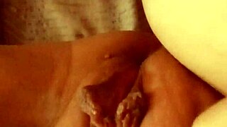 si apre la fica all'alba per un milf matura bollente?