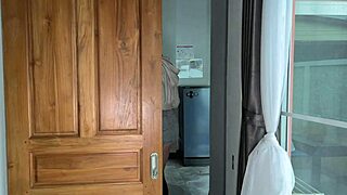 Einbrecherfick auf ihrem Bett