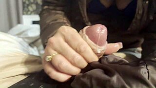 Wanna see this curvy latina housewife beg for ass worship cumshots?