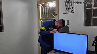 damn that electrician devours the married woman's ass after the job... so naughty