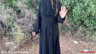 im a lebanese whore rubbn my pussy outdoors ridin huge colored dildo n squirtn