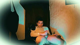 check out this bodybuilder's shiny white outfit bulging with 18cm monster cock 📸💦