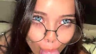 WELLINGTON PRADO GETS DEEPTHROAT MAGIC FROM BACK VIEW IN MIRROR ON HIS HUGE COCK