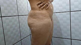 Bailey quinn's curvy latina big pussy lips get licked and creampied in juicy bathroom bath