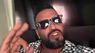 arrombando o cu enorme da casada com pauzão 🍑💦 ela goza gostoso na pica do comedor 😈 completo no red 🔥