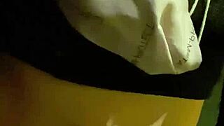 Aprilbigass live web chat shakes big ass and teases in hot 30-sec todo session