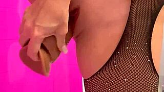 wanna watch me stroke off in the bathroom mirror?