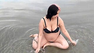 Pregnant teen belinha seduces beach crowd with belly tease