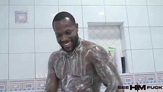 whoa flexible mr porter devours emerald loves HAIRY PUSSY 😍👅