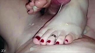 whoa newlywed wife's footjob skills are insane 😍