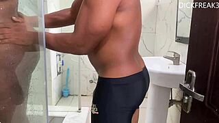 Quick tub fuck with boss wife!