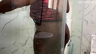 Quick tub fuck with boss wife!