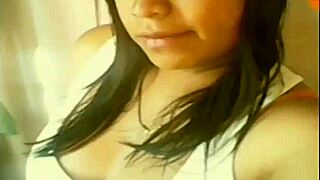 Peeking on amateurs feels so damn intense.