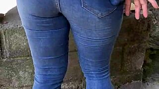 ella baja jeans pa' que le rompan ese culote al aire libre 😈🍑