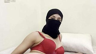 Shy hijab girl 😏 slowly rubs her juicy pussy 👅💦