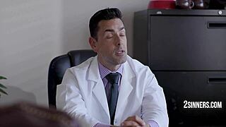 Prête à gorge profonde cette bite massive salope ?